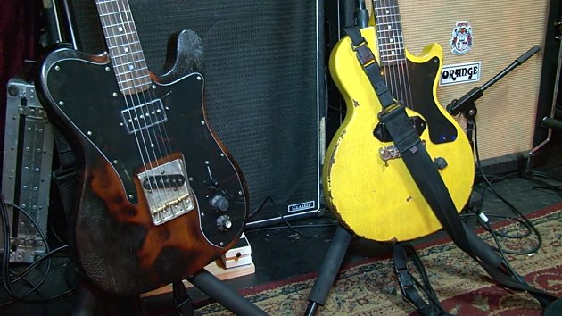 Middle-Class-Rut_guitars_WEB